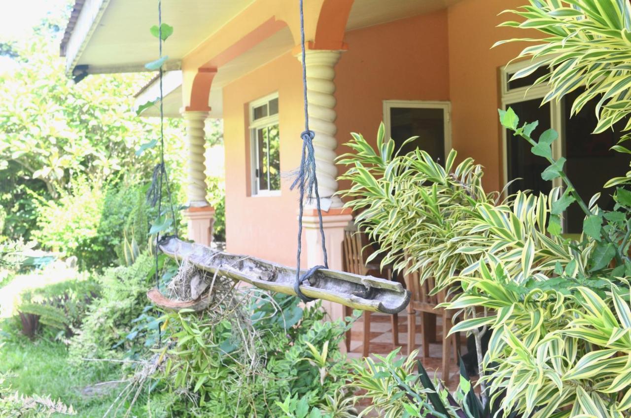Fare Om Hotel Pihaena Exterior photo