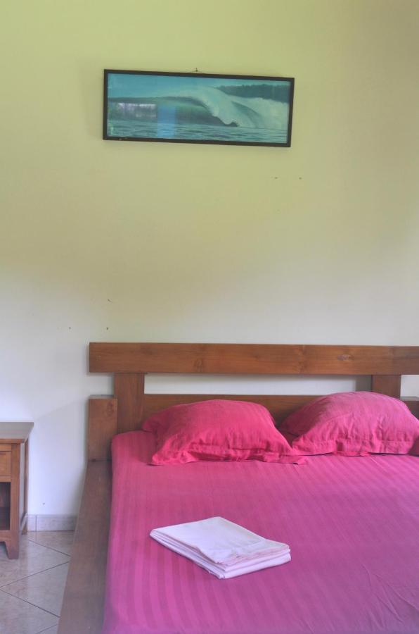 Fare Om Hotel Pihaena Exterior photo